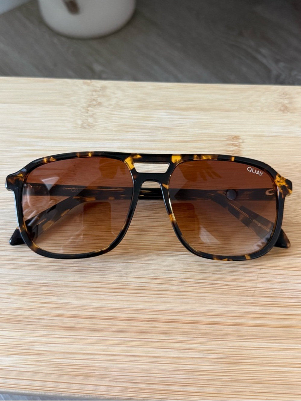 Quay "On The Fly" Aviator Sunglasses - Tortoiseshell Brown - Orange Lenses - Picture 4 of 5
